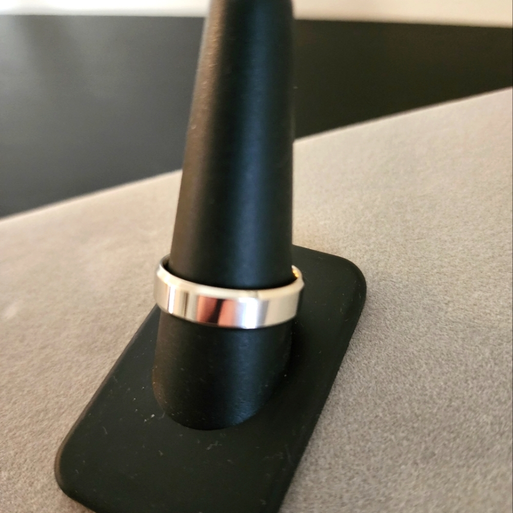 NWOT Men's 6mm Stainless Steel band